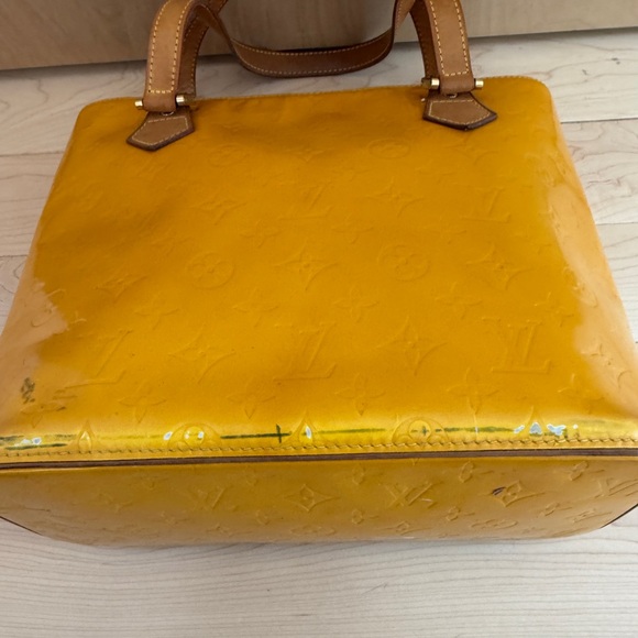 Louis Vuitton Vernis Yellow Monogram Bag - Picture 7 of 16